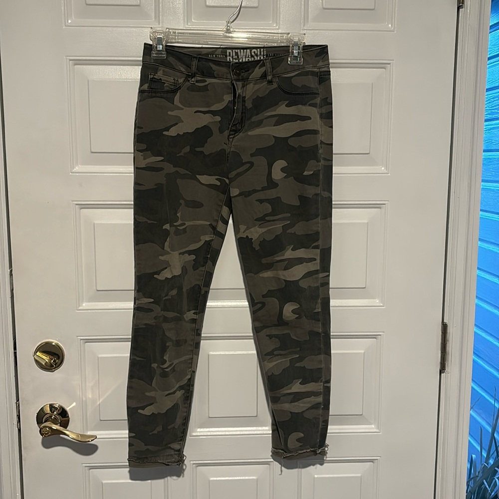 Camo skinny jeans